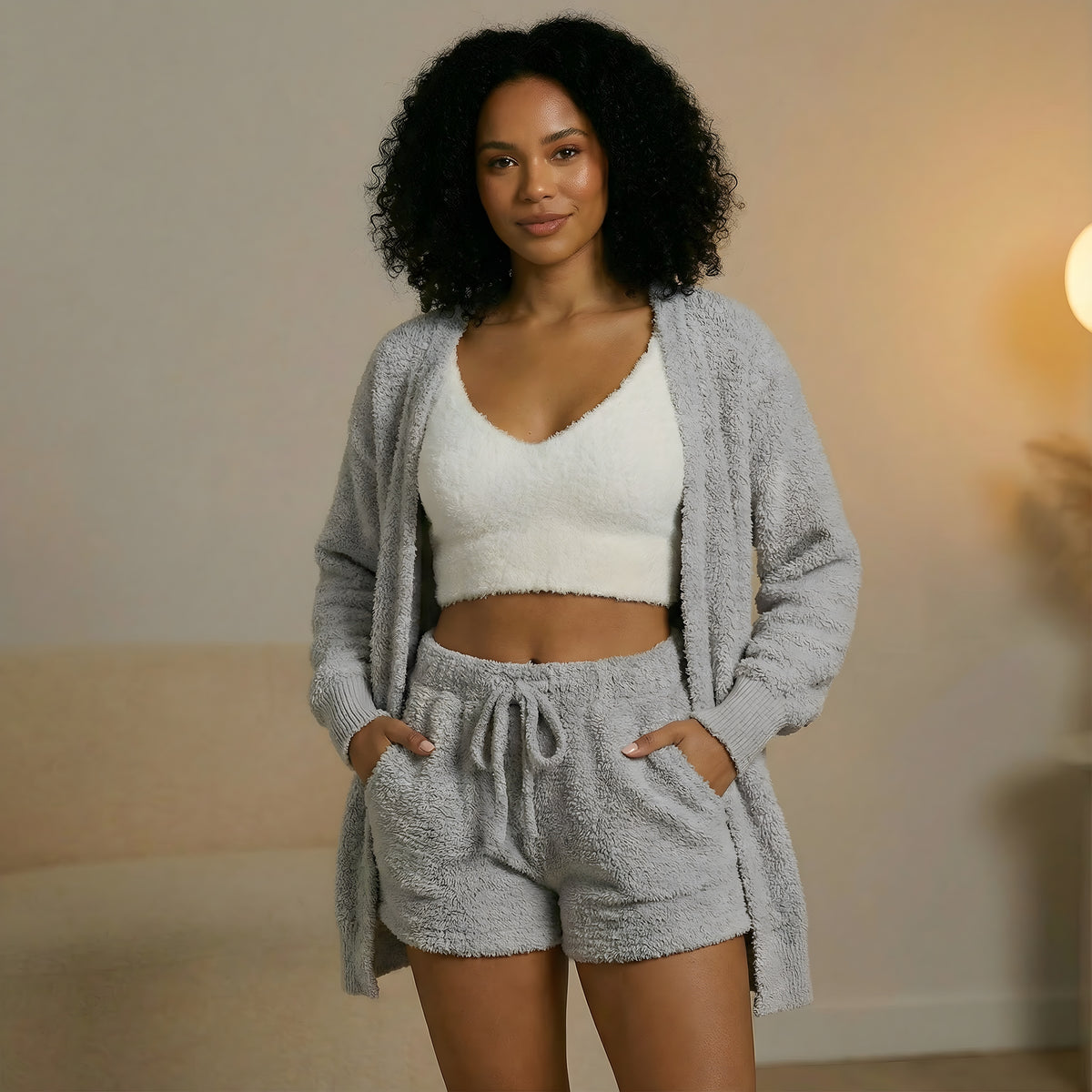 Vantasia Soft Lounge Set | Dreiteiliges Plüsch-Set aus Shorts, Top und Jäckchen