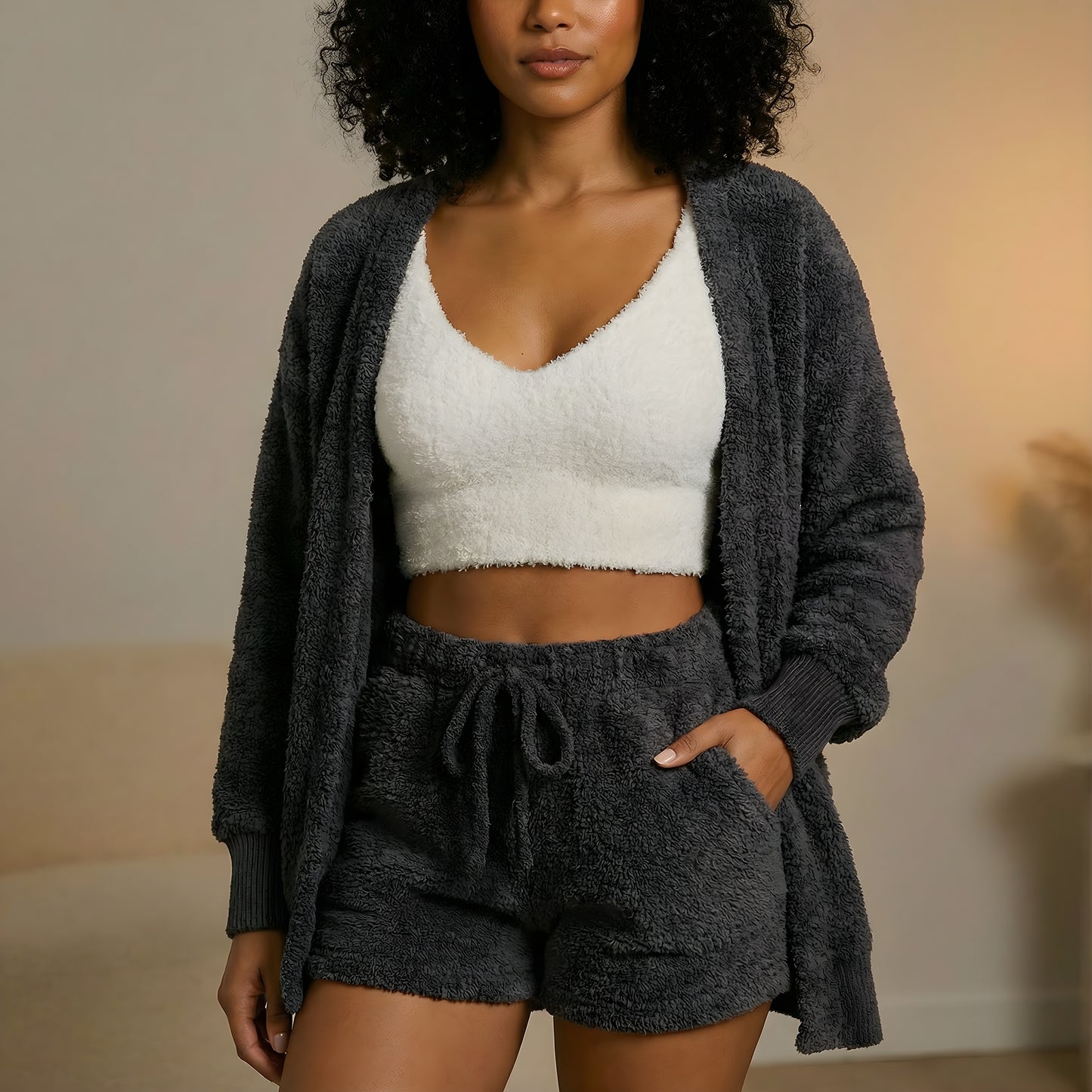 Vantasia Soft Lounge Set | Dreiteiliges Plüsch-Set aus Shorts, Top und Jäckchen